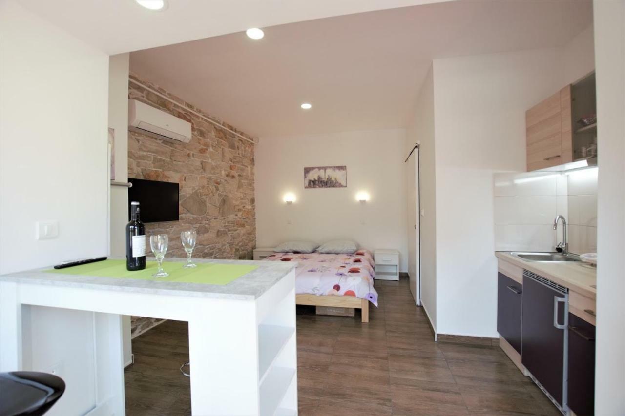 Studio apartman Danijela Pula Bagian luar foto